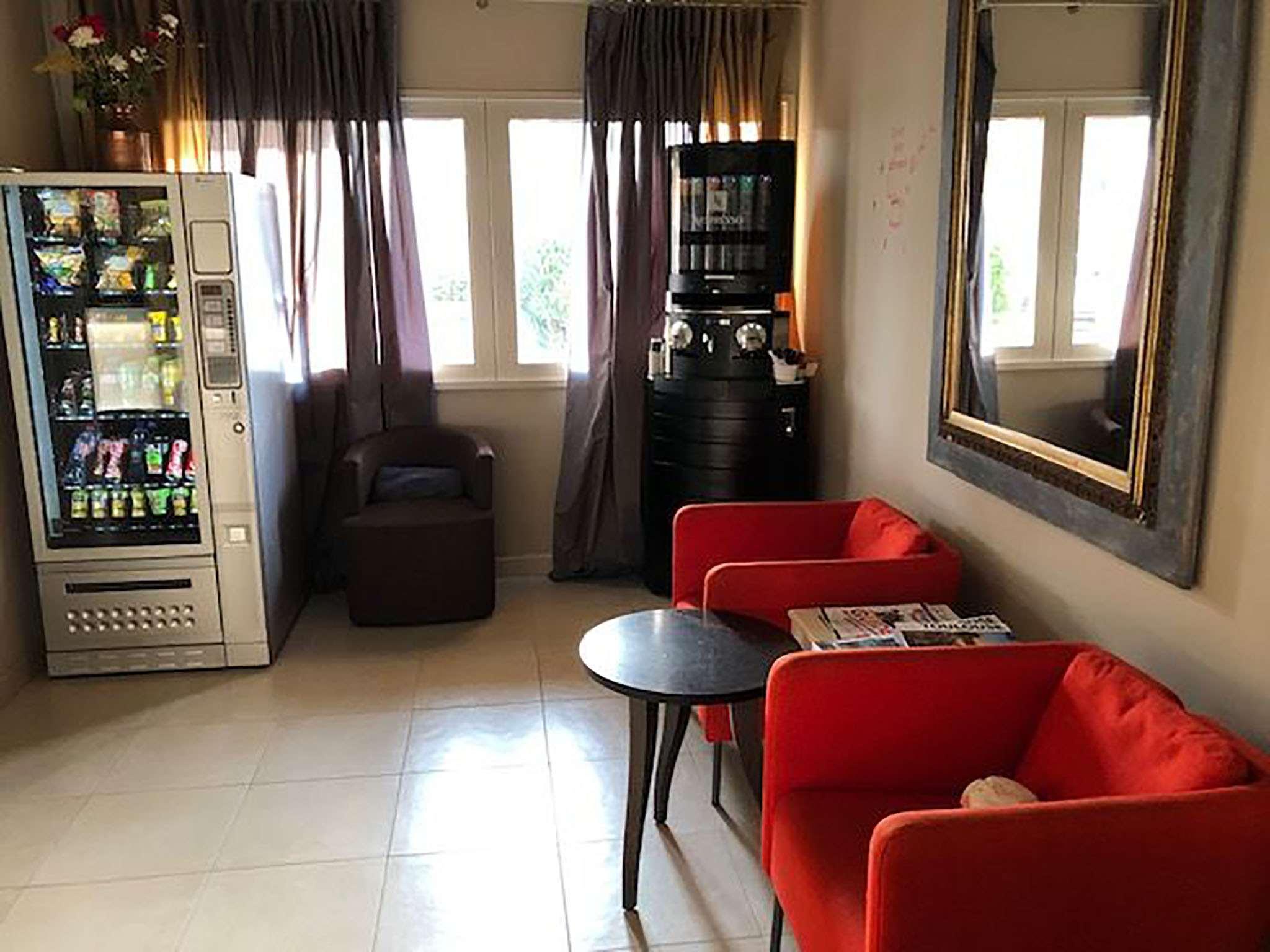 Kyriad Toulouse Blagnac Aeroport Bagian luar foto
